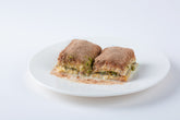 Soğuk Baklava antep fıstıklı :1850gr Kall baklava med Pistage